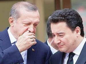 باباجان في لحظة تهامس مع اردوغان