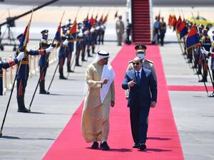 محمد بن زايد يصل مصر عشية استضافتها قمة عربية خماسية