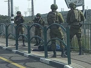 الجيش الاسرائيلي يقتل فلسطينيا جنوب نابلس بدعوى محاولته طعن جنود