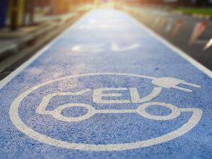 According to Fast Company, the kilometre-long stretch, to be built by Elonroad, will make it possible to charge electric vehicles while driving.