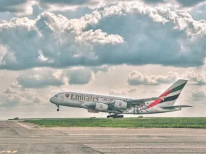 The average flight time (40 minutes) between Dubai and Muscat is only five minutes more than the time taken to clean an @Airbus A380 by a team of 42 people,