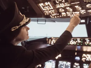 First Pilot-to-be Female Syrian Refugee Makes Solo Flight 