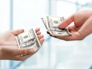  دول مجلس التعاون الخليجي تقع في الوسط مقارنة بالدول الأخرى في جميع أنحاء العالم عندما يتعلق الأمر بفجوة الأجور