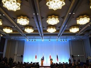 Japan's Prime Minister Shinzo Abe and Russia's President Vladimir Putin attend a press conference after the G20 Summit in Osaka on June 29, 2019.  Yuri KADOBNOV / POOL / AFP