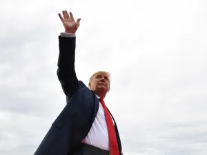 US President Donald Trump waves as he leaves after attending the "Salute to America" Fourth of July event at the Lincoln Memorial in Washington, DC, July 4, 2019.  MANDEL NGAN / AFP