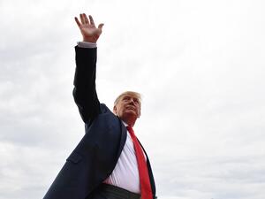 US President Donald Trump waves as he leaves after attending the "Salute to America" Fourth of July event at the Lincoln Memorial in Washington, DC, July 4, 2019.  MANDEL NGAN / AFP
