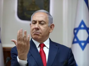 Israeli Prime Minister Benjamin Netanyahu looks at his hand as he chairs the weekly cabinet meeting at his office in Jerusalem on July 7, 2019.  ABIR SULTAN / POOL / AFP
