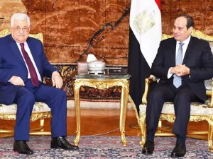 Palestinian President Mahmoud Abbas arrived in Cairo yesterday for an official visit to meet with President Abdel Fattah El-Sisi (Twitter)