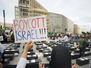 German Resolution Against BDS Angers Palestinians  (Twitter)