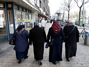 Muslim women walk in the street (Shutterstock)