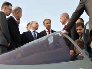  تصل مقاتلتين جويتين ذات قدرات نووية إلى دولة جنوب إفريقيا