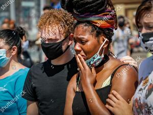  المعتدي الذي “قتل شرطيين يشتبه في أنه قتل أيضا مدنيين في المنزل”