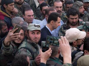 كتب بومبيو في تغريدة على حسابه في تويتر "اليوم نبدأ حملة عقوبات على نظام الأسد بموجب قانون قيصر