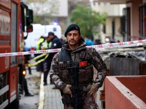 يعيش فتح الله غولن في الولايات المتحدة ويؤكد أنه يدير شبكة سلمية من المنظمات