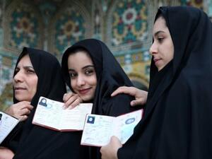  تعتبر انتفاضة الشعب للإطاحة بالديكتاتور هي التطور الذي يحدد مصير التطورات والأزمات الأخرى في إيران