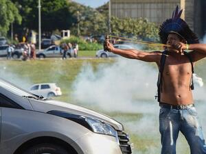 وأكدت المحكمة الاتحادية البرازيلية العليا (أعلى محكمة) حق السلطات المحلية في إعلان تدابير الحجر الصحي في أراضيها.