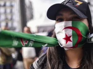  عبد المجيد تبون،   تعهد الجمعة الماضي بضمان كامل لنزاهة الانتخابات