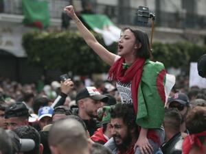  البرلمان الاوروبي ندد الخميس “بشدة بعمليات التوقيف العشوائية وغير القانونية وبحبس ومهاجمة وترهيب صحافيين 