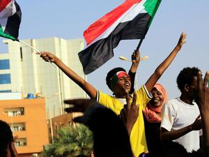 وشدد رئيس المجلس العسكري الانتقالي في السودان، أن البلاد تتجه الآن نحو "مرحلة البناء"