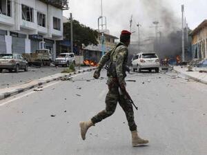 تدخل محافظ إقليم بنادر وعمدة العاصمة مقديشو عمر محمد محمود فنش، ومسؤولون عسكريون