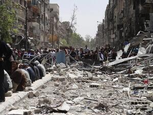 في مخيم الحسينية للاجئين الفلسطينيين بريف دمشق منعت قوات النظام السوري العديد من عائلات المخيم بعد إعادة السيطرة عليه من العودة إليه