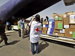 يتولى رئاسة الحكومة الجديدة، معين عبدالملك، فيما تم اختيار محمد علي المقدشي وزيراً للدفاع