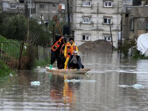 المنخفض مكتسب لخصائص شبه استوائية