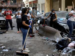  لون الدخان و"سحابة الفطر" التي شوهدت في اللقطات المصورة لانفجار الثلاثاء من الخصائص المميزة لانفجارات نترات الأمونيوم.
