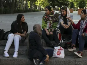 منعت الرحلات السياحية الى البلدة بسبب غناء الفتاة 