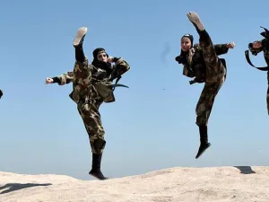 شعبهم "سيرد على الأمريكيين إن تآمروا على بلادهم، من البحر الأبيض المتوسط إلى المحيط الهندي".
