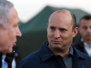 بعض الوثائق الرسمية المحفوظة في خزائن بمكتب رئيس الوزراء، تم تمزيقها يوم الأحد، قبل دخول بينيت إلى المكتب.