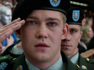  ويتداول في مواقع التواصل الاجتماعي مقطع فيديو يوثق لحظة تحطم المقاتلة قبالة ساحل "لا مانغا" السياحي.