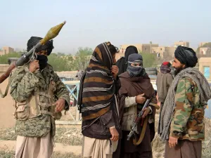  بعد عدة جولات من المفاوضات بين الولايات المتحدة وممثلي طالبان في الشهور القليلة الماضية تبين أن أفغانستان ما تزال بعيدة عن تحقيق السلام