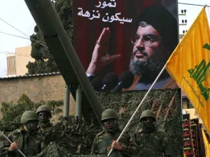 ضُرب ربيع وزميله حتى وصلا الى اسفل المبنى، ليهجم عليهما من حضر من ميليشيا “حزب الله” و”حركة امل” في المكان