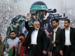 هنية، أن قرار الرئيس محمود عباس تأجيل إجراء الانتخابات قد وضع الفلسطينيين في “نقطة فراغ كبيرة”.