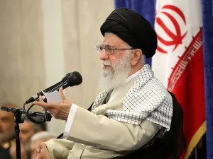 وأعلن خامنئي رفض طهران عرض الرئيس الأمريكي دونالد ترامب التفاوض معها.