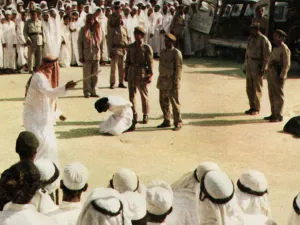 اوامر عليا بالعفو عن كل من صدر بحقهم حكم بـ"الجلد التعزيري"