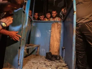  اعلن جبريل الرجوب ان حماس تراجعت عن الاتفاقيات فيما بينهما ووضعت شروطا جديدة لعملية الانتخابات