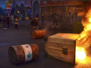  ينفذ الجيش دوريات سيراً على الاقدام، بالاضافة لاقامة حواجز عند بعض الطرقات
