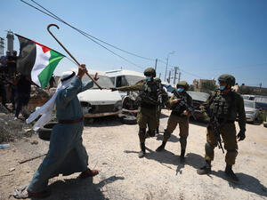  الرئيس محمود عباس أجرى اتصالات بشأن ما وصفه بـ"التزام إسرائيل بالاتفاقيات الموقعة" مع السلطة.