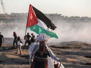 "بادر" هي مجموعة شبابية فلسطينية تضم  فلسطينين  مقيمين في أكثر من عشرين دولة في العالم 