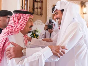 امير قطر يعزي ملك السعودية