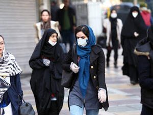 وألقت السلطات الإيرانية باللوم في ارتفاع الحالات على عدم التزام المواطنين بالتعليمات والإرشادات.