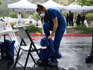 أعلن ماكرون  في كلمة متلفزة تمديد الحجر حتى 11 أيار