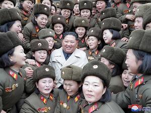 وانتشرت تقارير إعلامية حول إصابة كيم جونغ أون بـ”مرض خطير”