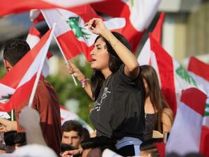 ضربت القوى الأمنية اللبنانية طوقا امنيا على المداخل المؤدية الى مبنى السفارة الأميركية 