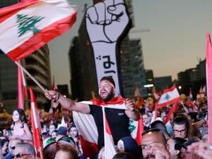  عشرات الآلاف من المتظاهرين قد احتشدوا في بيروت وطرابلس ومدن لبنانية أخرى