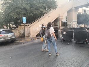 فيديوهات توثق لحظة تعرض المحتجين لعمليات الاعتداء، وتظهر أن المعتدين كانوا من أنصار الرئيس "بري".