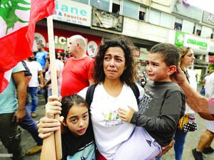  المحتجين بعد سماع كلمة رئيس الجمهورية العماد ميشال عون، جددوا تأكيدهم على "مواصلة التحرك