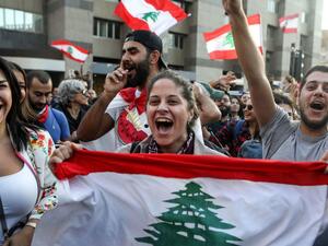 حق التظاهر السلمي والتعبير عن الرأي المصان بموجب أحكام الدستور وبحمى القانون